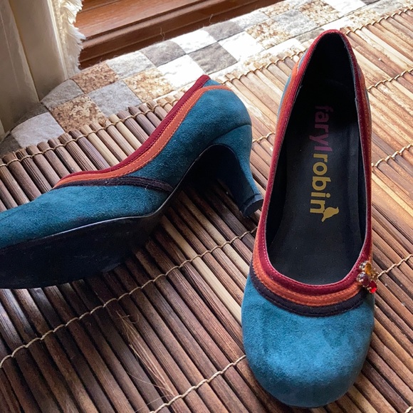 Suede Pumps - Picture 3 of 8